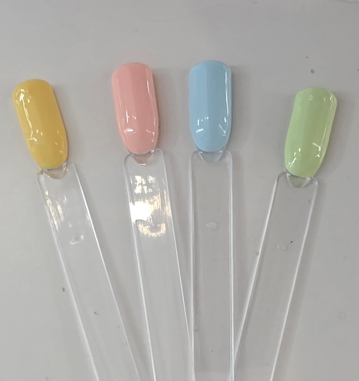 Colecção Pastel: A Suavidade da Estação nas Suas Mãos